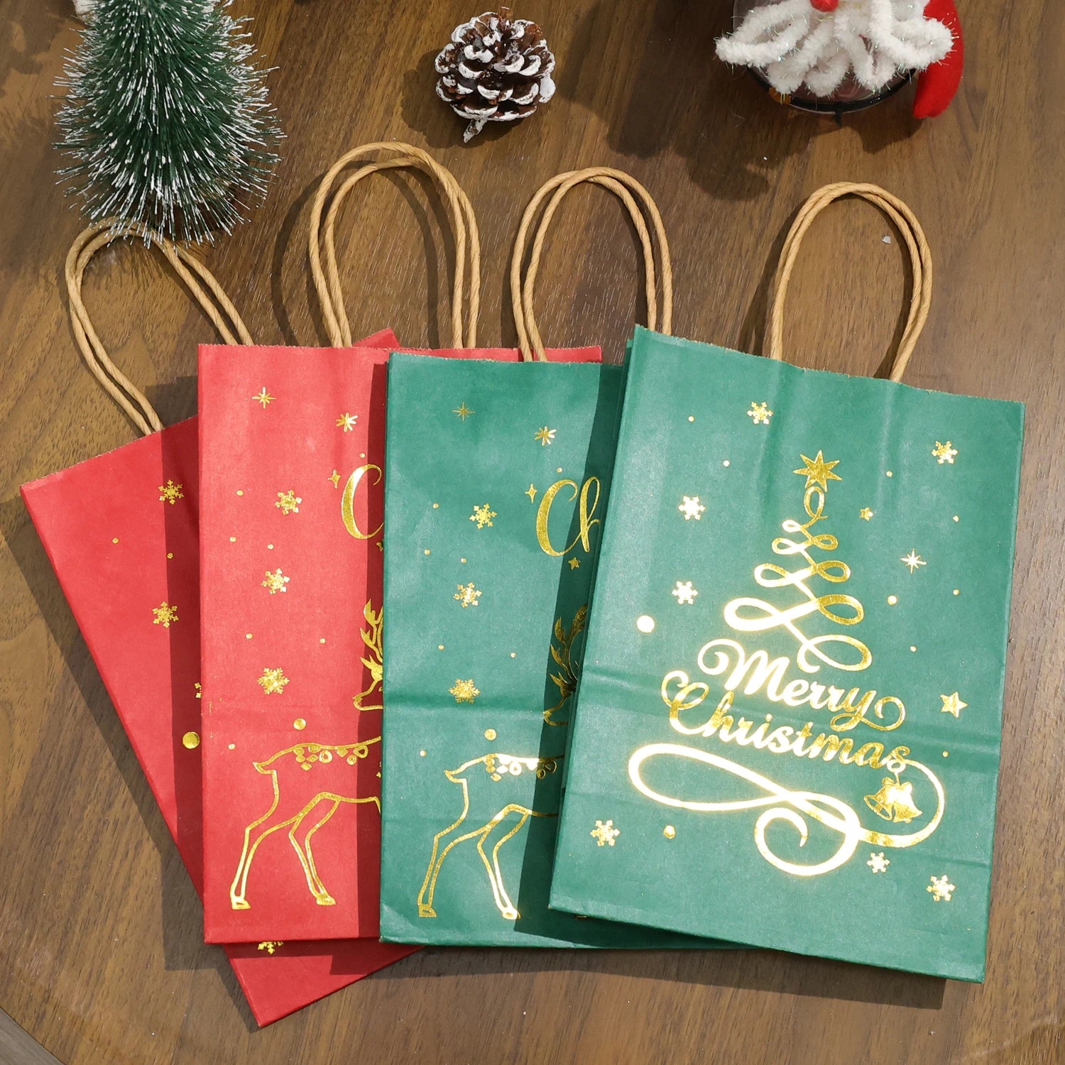 1-24PCS 21X15X8CM Christmas Kraft Paper Handbag Xmas Tree Elk Pattern Gift Candy Cookie Packaging Bags New Year Packing Portable Tote Bags